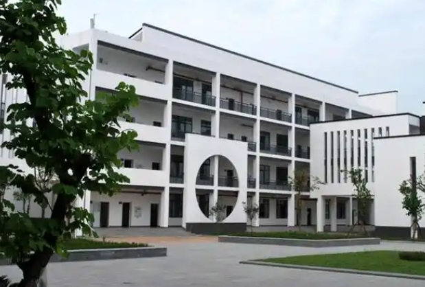 彭州市天彭中學(xué)地址，乘車(chē)路線