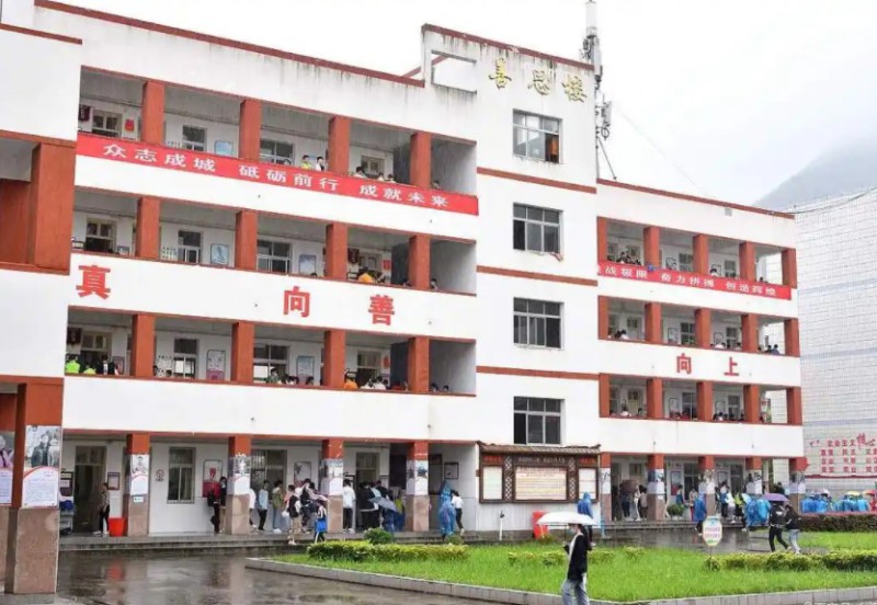 2025都江堰市玉堂鎮(zhèn)中學多少錢(學費明細)