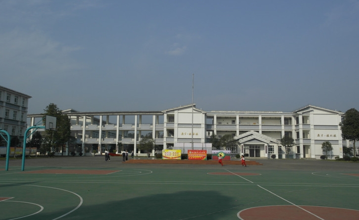 2025都江堰市天馬鎮(zhèn)中學(xué)多少錢(qián)(學(xué)費(fèi)明細(xì))
