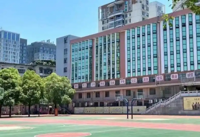 四川省都江堰市第四中學怎么樣、好不好