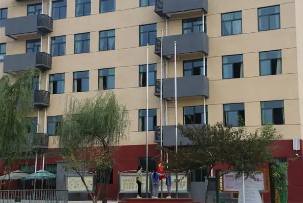 成都市青白江區(qū)龍王中學(xué)地址，乘車路線