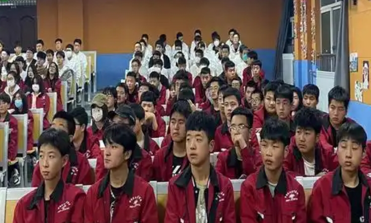 甘肅2025年鐵路學(xué)校畢業(yè)是什么文憑